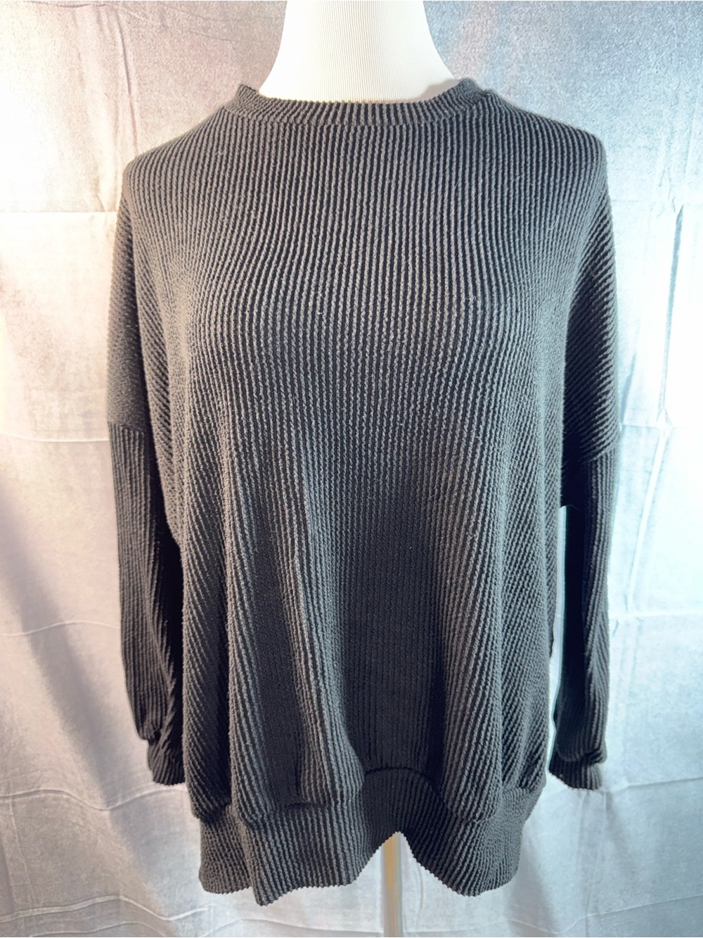 2385-TALULAH Ribbed Crewneck Sweater in Charcoal
